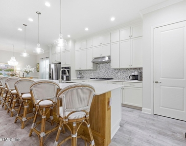 429 Pelican Pointe Road - Photo Thumbnail 6