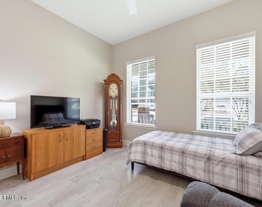 429 Pelican Pointe Road - Photo Thumbnail 18