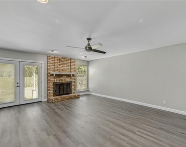 906 Cactus Dr - Photo Thumbnail 4