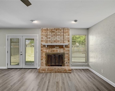906 Cactus Dr - Photo Thumbnail 2