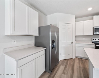 566 Rembrandt Street Se - Photo Thumbnail 10
