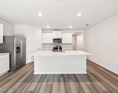 566 Rembrandt Street Se - Photo Thumbnail 9