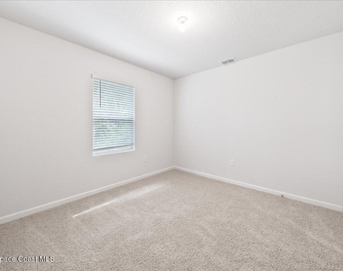 566 Rembrandt Street Se - Photo Thumbnail 5