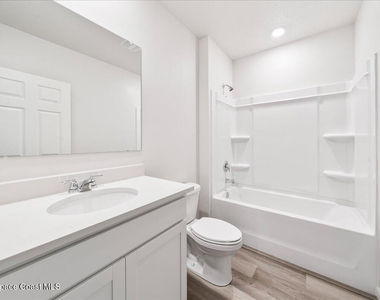 566 Rembrandt Street Se - Photo Thumbnail 6