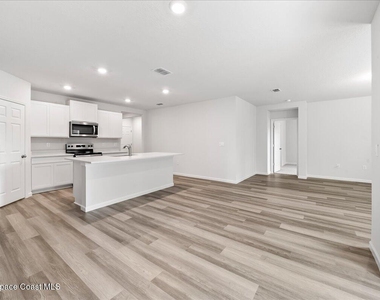 566 Rembrandt Street Se - Photo Thumbnail 13