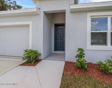 566 Rembrandt Street Se - Photo Thumbnail 1