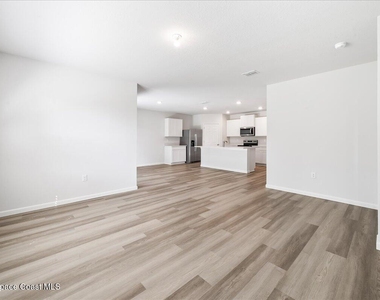 566 Rembrandt Street Se - Photo Thumbnail 17