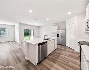 566 Rembrandt Street Se - Photo Thumbnail 7