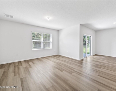 566 Rembrandt Street Se - Photo Thumbnail 16