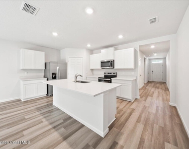 566 Rembrandt Street Se - Photo Thumbnail 8