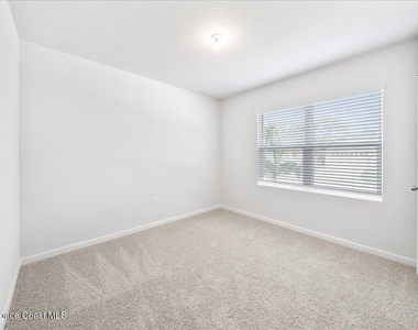 566 Rembrandt Street Se - Photo Thumbnail 3
