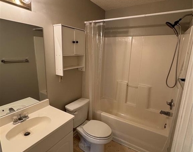 211 W Mineral Springs Road - Photo Thumbnail 6
