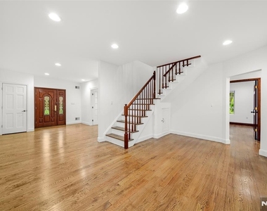 385 Livingston - Photo Thumbnail 13
