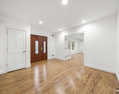 385 Livingston - Photo Thumbnail 3