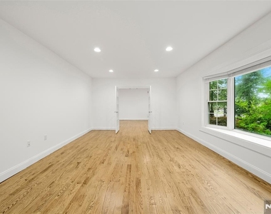 385 Livingston - Photo Thumbnail 5