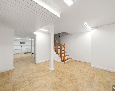 385 Livingston - Photo Thumbnail 25
