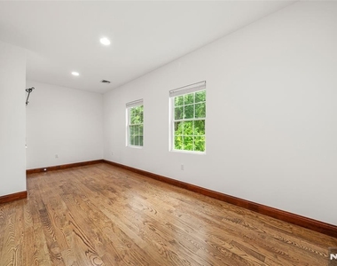 385 Livingston - Photo Thumbnail 20
