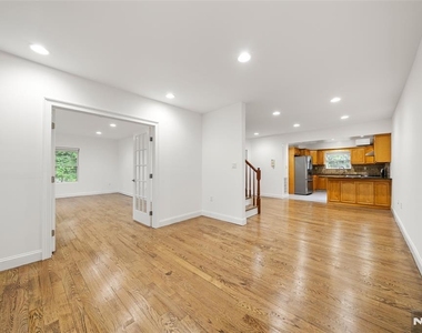 385 Livingston - Photo Thumbnail 6