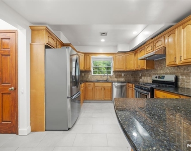 385 Livingston - Photo Thumbnail 8