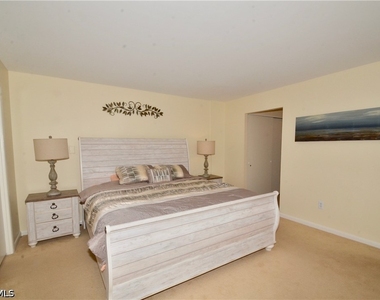 555 Park Shore Drive - Photo Thumbnail 11