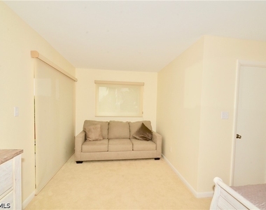 555 Park Shore Drive - Photo Thumbnail 13