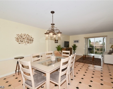 555 Park Shore Drive - Photo Thumbnail 5