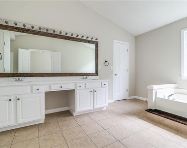 11745 Bentham Court - Photo Thumbnail 12