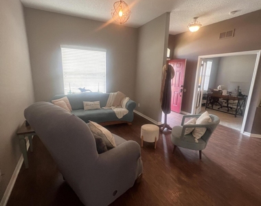 7368 Crepe Myrtle Court - Photo Thumbnail 7