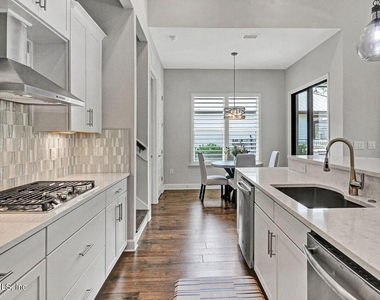 104 Marquesa Circle - Photo Thumbnail 10