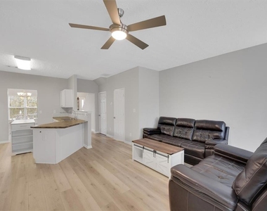 940 Tree Creek Boulevard - Photo Thumbnail 18