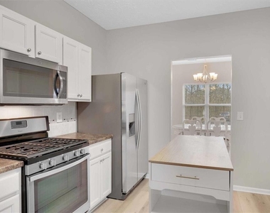 940 Tree Creek Boulevard - Photo Thumbnail 12
