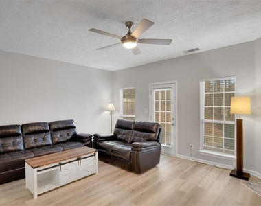 940 Tree Creek Boulevard - Photo Thumbnail 15