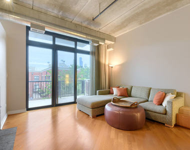 811 W 15th Place - Photo Thumbnail 1