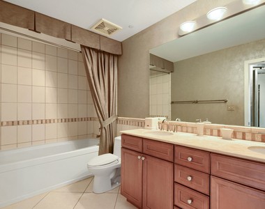 811 W 15th Place - Photo Thumbnail 8