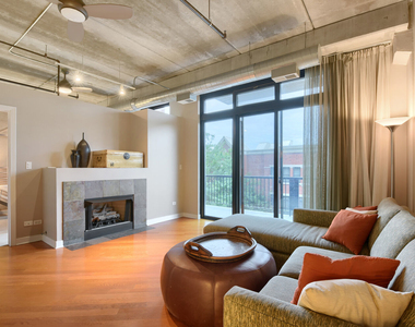 811 W 15th Place - Photo Thumbnail 2