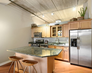811 W 15th Place - Photo Thumbnail 6