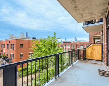 811 W 15th Place - Photo Thumbnail 12