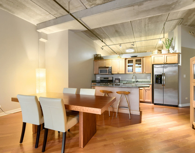 811 W 15th Place - Photo Thumbnail 4