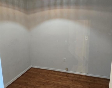 115 W Peachtree Place Nw - Photo Thumbnail 4