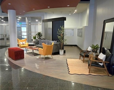 115 W Peachtree Place Nw - Photo Thumbnail 1