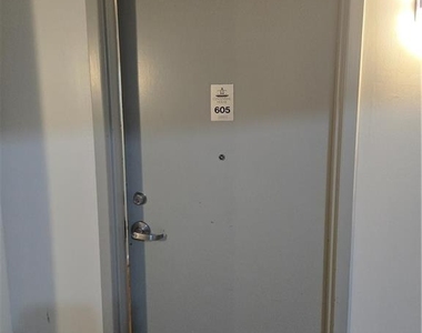 115 W Peachtree Place Nw - Photo Thumbnail 3
