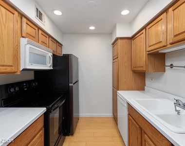 6147 Knoll Wood Court - Photo Thumbnail 5