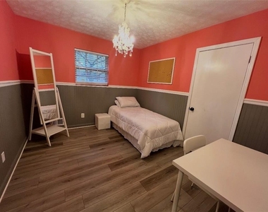 130 Shaw Drive - Photo Thumbnail 5