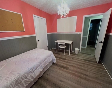 130 Shaw Drive - Photo Thumbnail 4