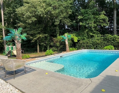 130 Shaw Drive - Photo Thumbnail 3