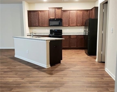 939 Independence Avenue - Photo Thumbnail 2