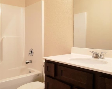 939 Independence Avenue - Photo Thumbnail 5
