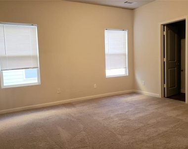 939 Independence Avenue - Photo Thumbnail 12