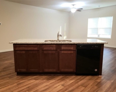 939 Independence Avenue - Photo Thumbnail 3