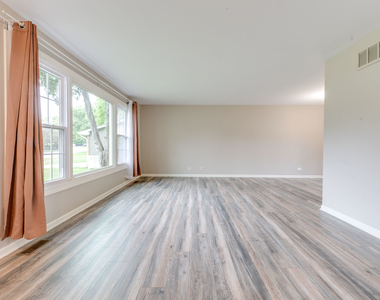 5s735 Park Meadow Drive - Photo Thumbnail 6